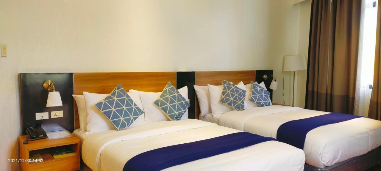 Chateau Bleu Resort Calamba  Exterior foto